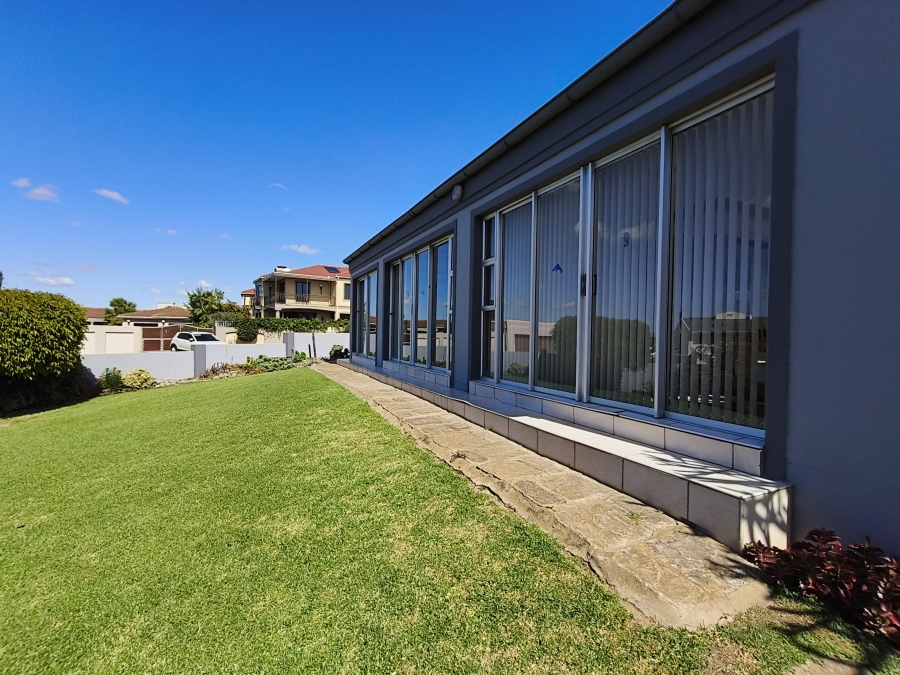 3 Bedroom Property for Sale in Wavecrest Eastern Cape